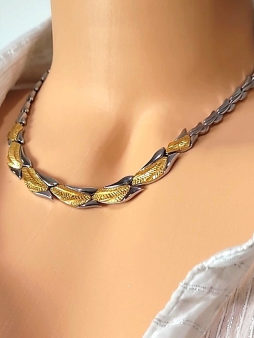 Vintage Two-Tone Stainless Steel 16" Leaf Link Collar Choker Necklace - Excellen - Picture 4 of 16